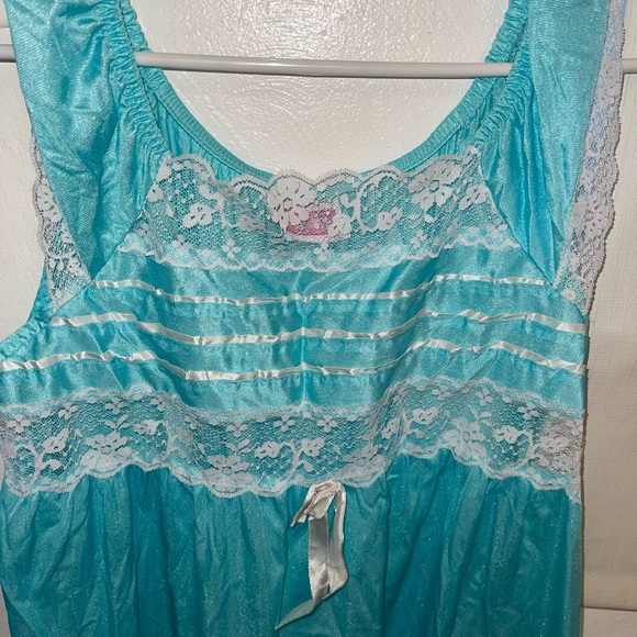 1940s NightGown ๐ - Picture 9 of 13